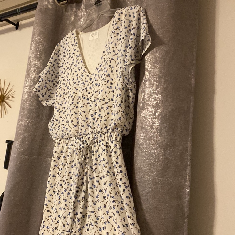 Small Sienna Sky Dress with white floral pattern - Picture 2 of 3